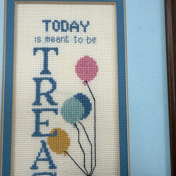 Vintage Today is meant to be Treasured Crosstitch, Ballons, Teddy Bears Complete - Picture 4 of 6
